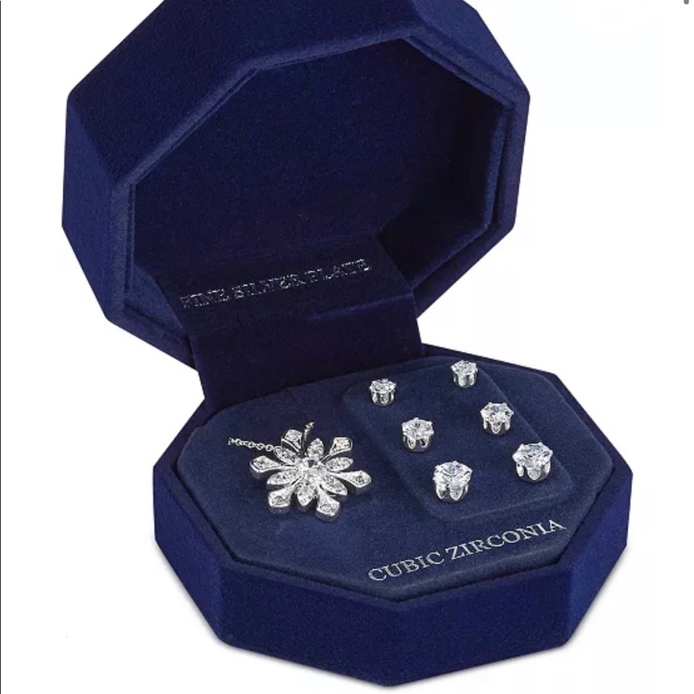 ‼️last call‼️Silver Plated Cubic Zirconia Snowflake Pendant 3Piece Earring Set - Picture 3 of 4